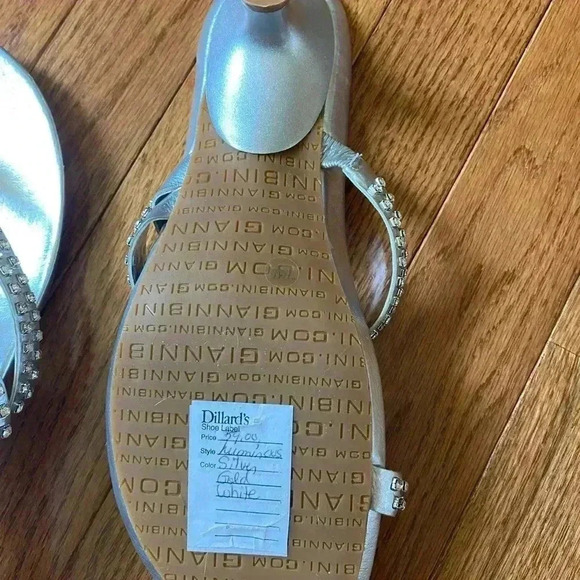 Gianni Bini Metallic Silver Thong Sandals with Rhinestones size 7.5M NWOT - Picture 7 of 10